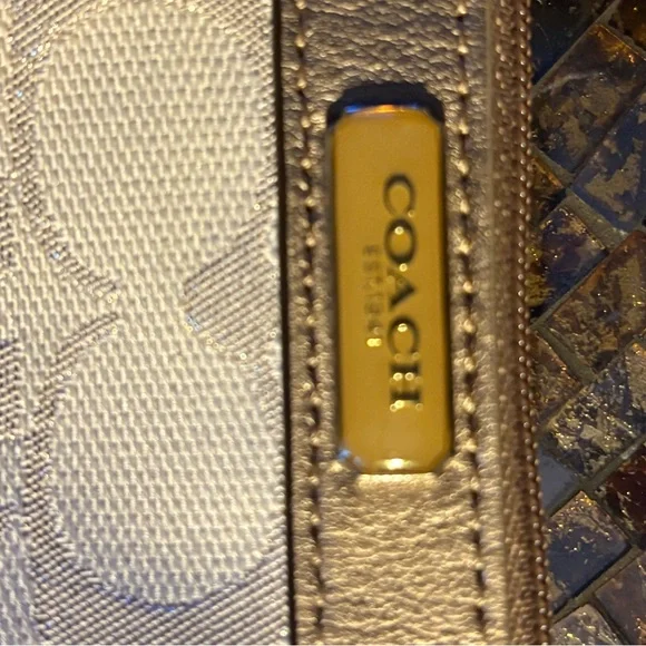 Vintage Coach Cream and Gold Large Wristlet - Picture 7 of 9